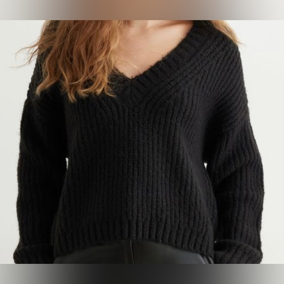 Dynamite boxy v-neck sweater - Picture 3 of 4